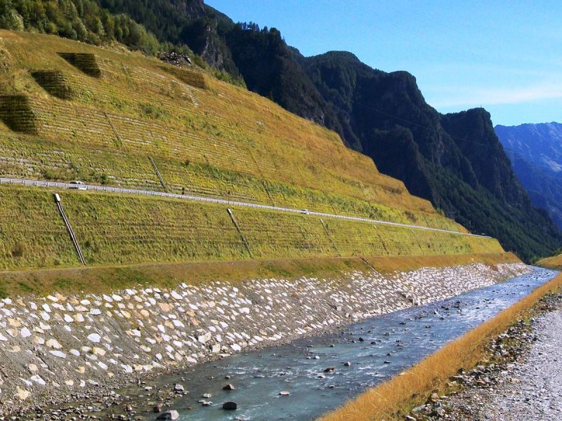 Reinforced Steep Slopes - Geogrid