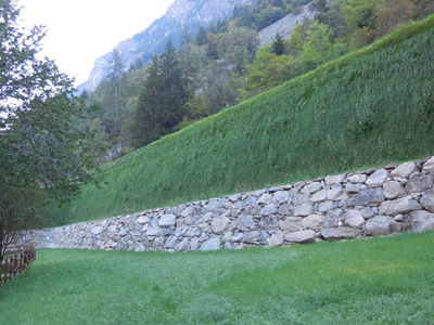 Barriere paramassi in terra rinforzata Sistema Tenax Rivel