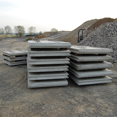 Panel walls reinforced with geogrids Tenax