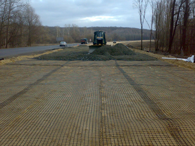 road-reinforcement-three-dimensional-geogrid-tenax-3d-grid-ukraina-400x300