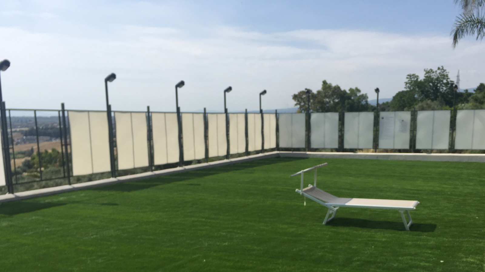 Prato sintetico IRISH MAT 40 - giardino d'albergo area piscina