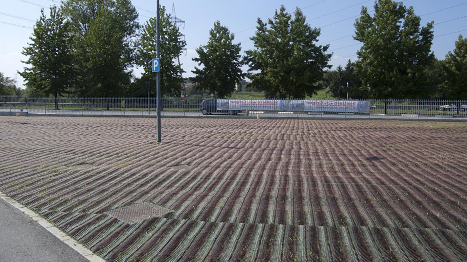 Rete rinforzo prati carrabili GP FLEX - area parcheggio